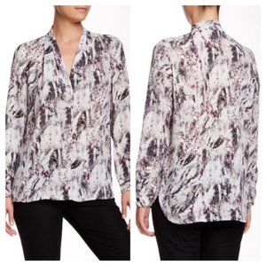 NWT Vince Camuto Printed V-Neck Long Sleeve Blouse S